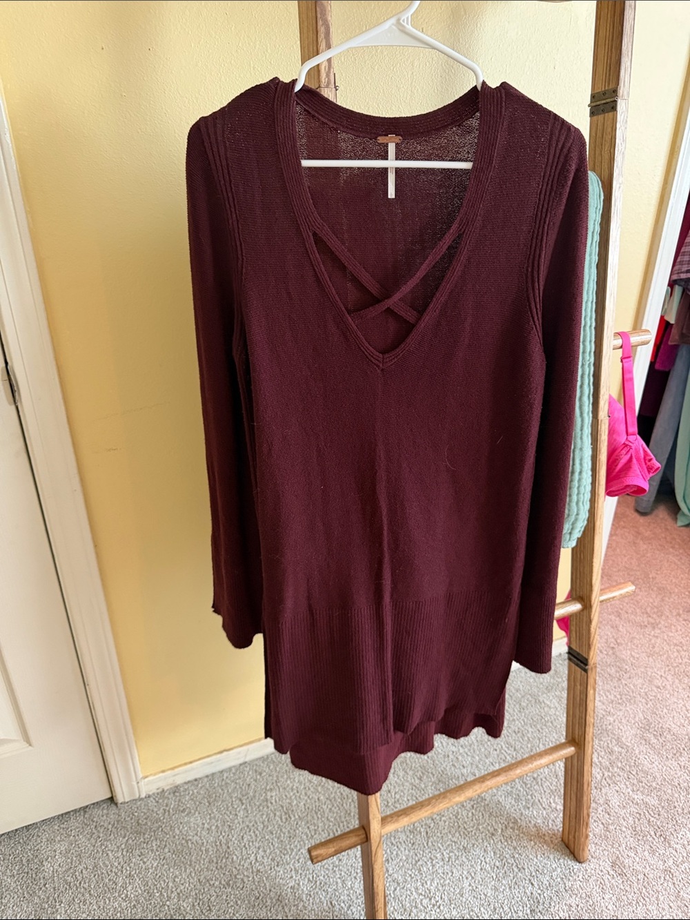 Free people large Women's Burgundy V-Neck Knit Top with Crisscross Detail